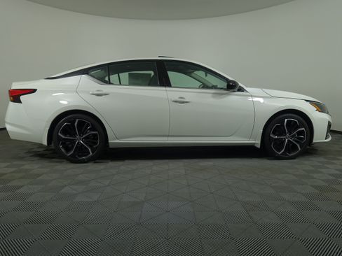 New 2025 Nissan Altima 2.5 SR w/ SR Premium Package image 2