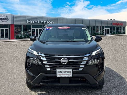 Certified 2025 Nissan Rogue SV image 2