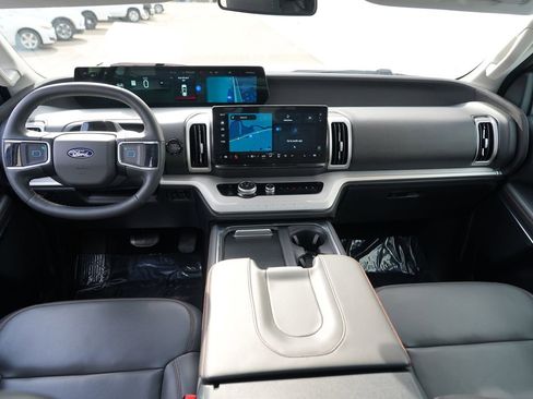 Used 2025 Ford Expedition Active image 25