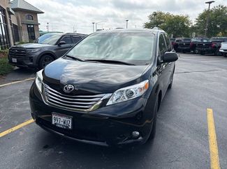 Used 2017 Toyota Sienna L image 1
