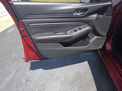 Used 2020 Nissan Altima 2.5 SR FWD image 9