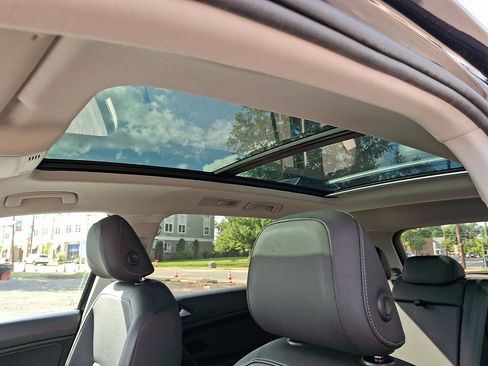 Used 2019 Volkswagen Tiguan SEL AWD/4WD image 13