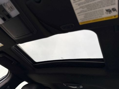 Used 2017 Ford Taurus Limited FWD image 27