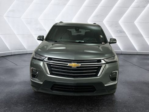 Used 2023 Chevrolet Traverse LT FWD image 2
