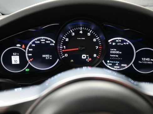 Certified 2022 Porsche Cayenne Platinum Edition image 18