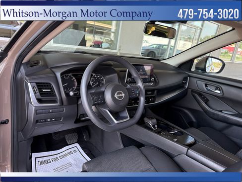 Used 2024 Nissan Rogue SV FWD image 10