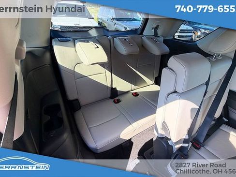 Used 2024 Nissan Pathfinder SL w/ Black Appearance Package AWD/4WD image 28
