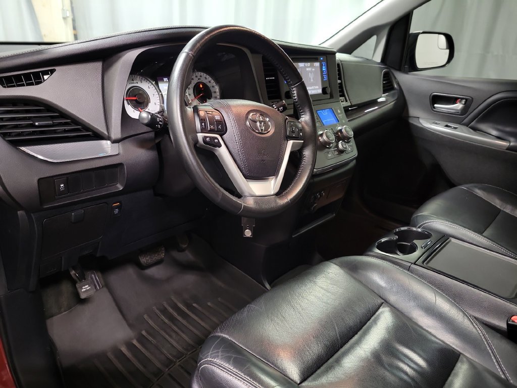 Used 2015 Toyota Sienna SE FWD image 17