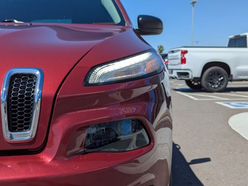 Used 2017 Jeep Cherokee Sport w/ Cold Weather Group AWD/4WD image 40