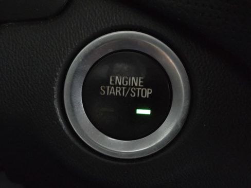 Used 2018 Chevrolet Equinox Premier FWD image 29