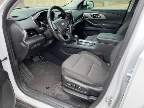 Used 2020 Chevrolet Traverse LT FWD image 2
