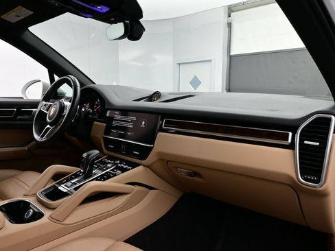 Certified 2023 Porsche Cayenne Platinum Edition AWD/4WD image 18