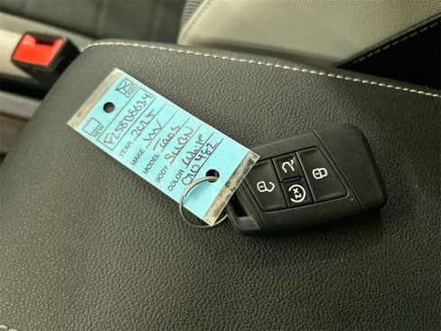 Certified 2025 Volkswagen Taos SE image 17