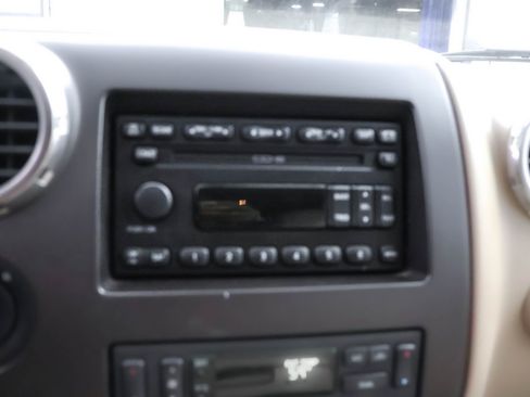 Used 2004 Ford Expedition Eddie Bauer image 9