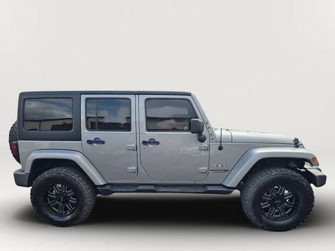 Used 2018 Jeep Wrangler Unlimited Sahara AWD/4WD image 5