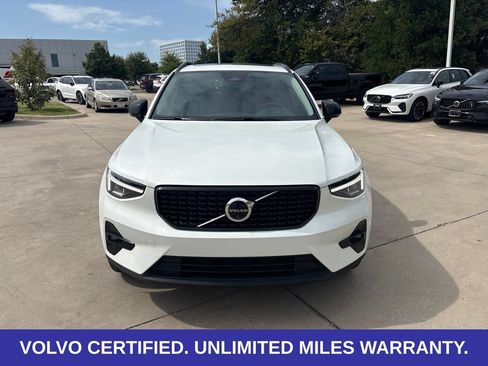 Used 2025 Volvo XC40 B5 Plus AWD/4WD image 2