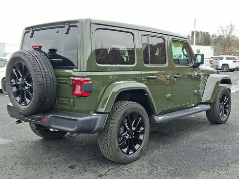 Used 2021 Jeep Wrangler Unlimited Sahara w/ Cold Weather Group image 6