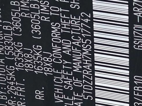 Used 2021 Toyota Highlander LE image 37