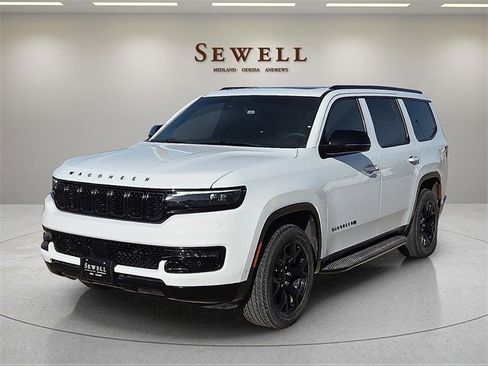 Used 2023 Jeep Wagoneer Series II image 1