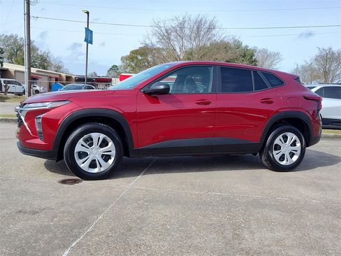 Used 2025 Chevrolet Trax LS image 3