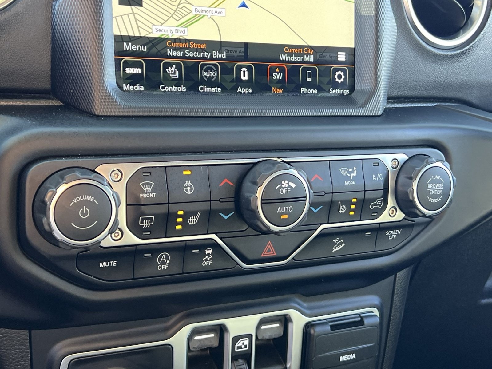 Used 2020 Jeep Wrangler Unlimited Sahara AWD/4WD image 21