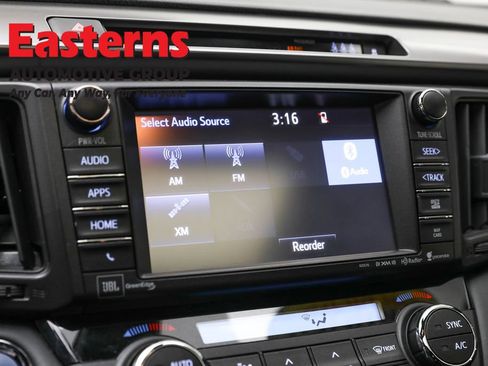 Used 2018 Toyota RAV4 SE image 19