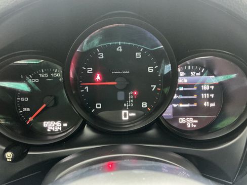 Used 2018 Porsche Macan AWD/4WD image 26