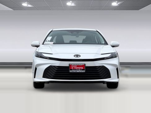 Used 2025 Toyota Camry LE w/ Convenience Package FWD image 5