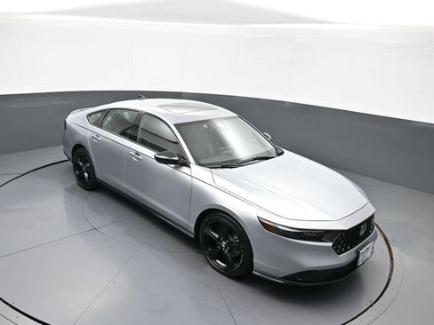 Used 2025 Honda Accord Sport image 35