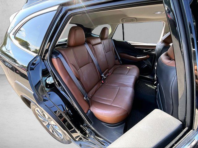 Used 2025 Subaru Outback Touring AWD/4WD image 27