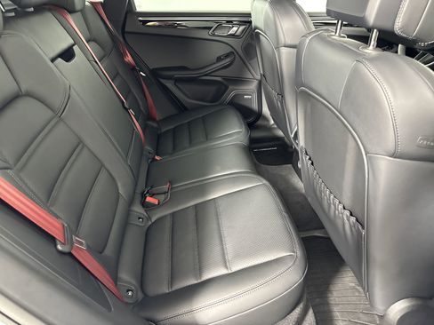 Certified 2025 Porsche Macan image 28