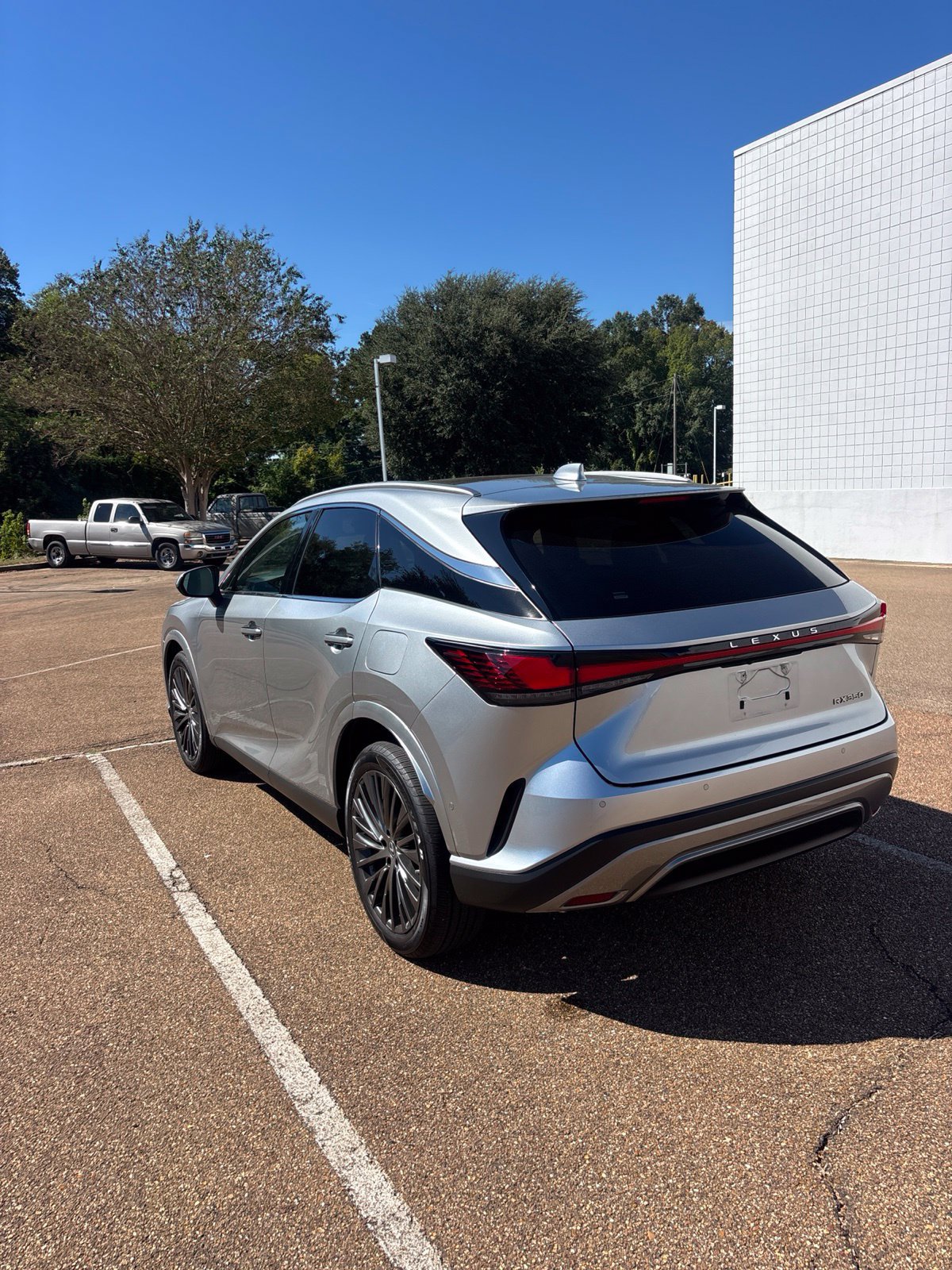 Used 2023 Lexus RX 350 FWD w/ Cold Area Package image 11