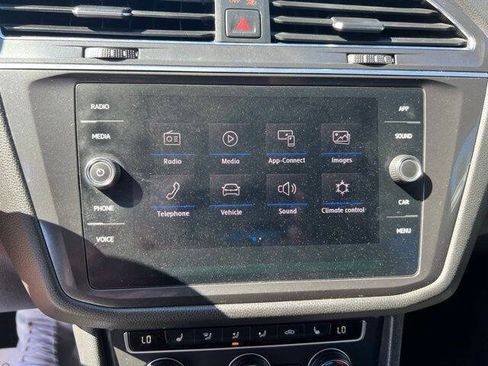 Used 2020 Volkswagen Tiguan SE AWD/4WD image 31