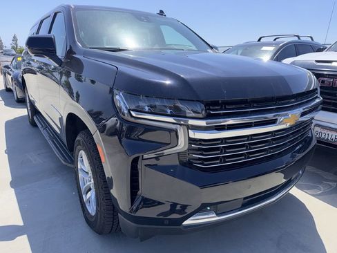 Used 2023 Chevrolet Suburban LT image 3
