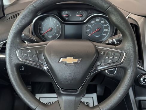 Used 2017 Chevrolet Cruze LT w/ Convenience Package FWD image 18