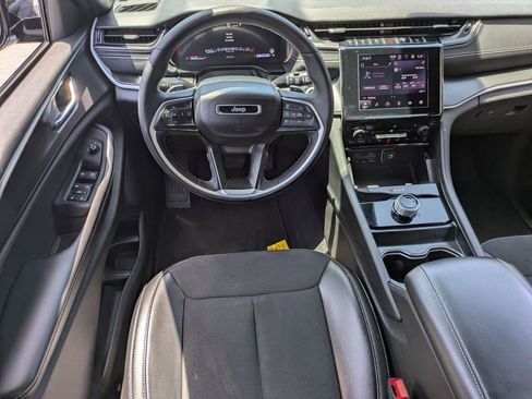 Used 2025 Jeep Grand Cherokee Altitude AWD/4WD image 24