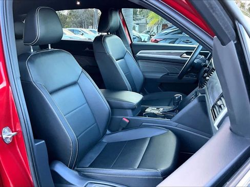 Used 2022 Volkswagen Atlas Cross Sport SE image 8