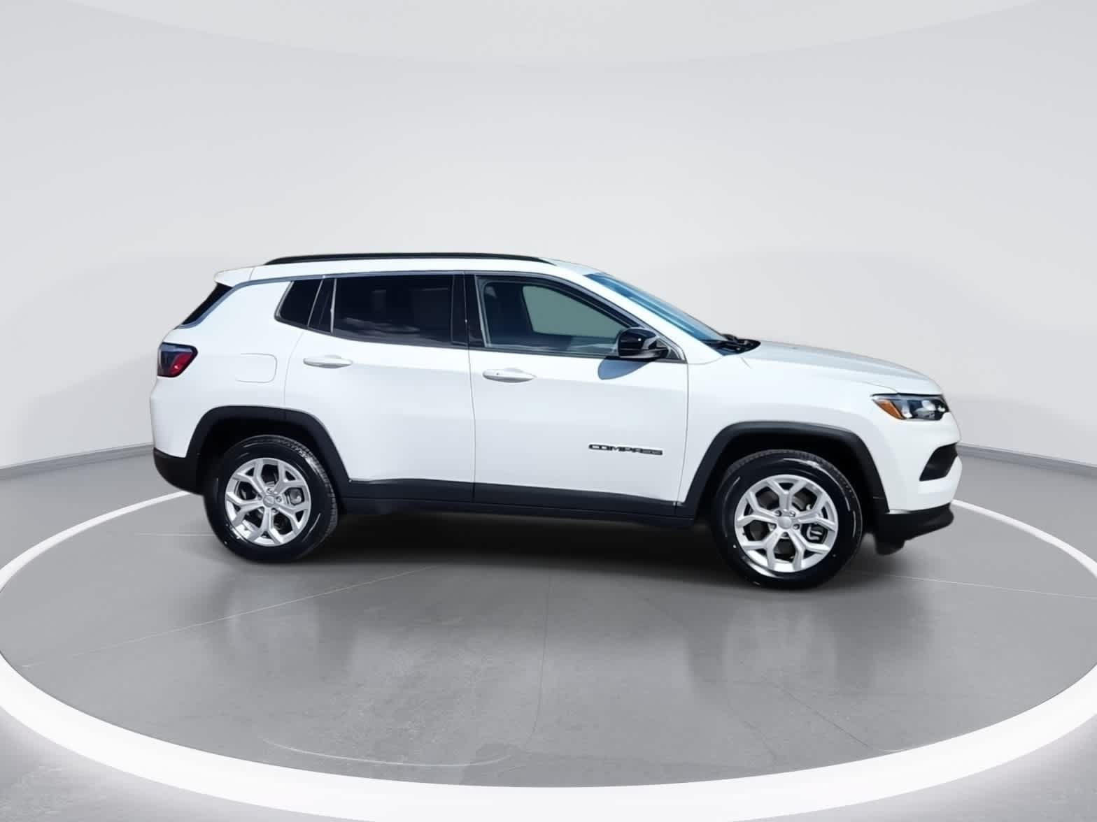 Used 2024 Jeep Compass Latitude AWD/4WD image 9