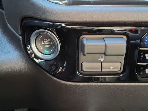 Used 2025 Chevrolet Silverado 1500 ZR2 w/ Technology Package image 17