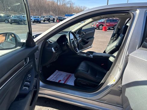 Used 2019 Honda Accord Touring image 9