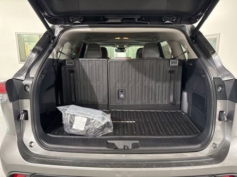 New 2026 Toyota Highlander XLE image 13
