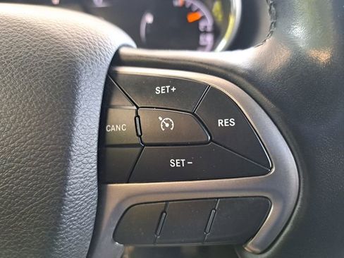 Used 2020 Jeep Grand Cherokee Laredo w/ Quick Order Package 2BN North AWD/4WD image 17