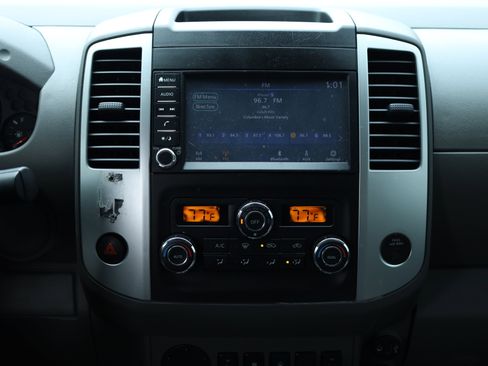 Used 2020 Nissan Frontier SV image 8