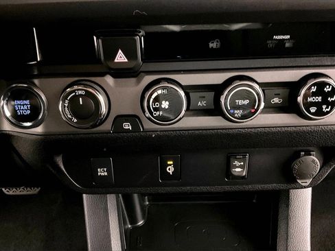 Used 2017 Toyota Tacoma TRD Off-Road image 15