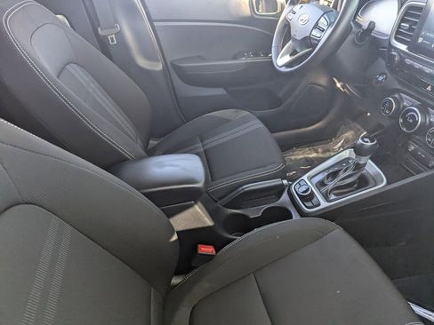 Used 2025 Hyundai Venue SEL image 12