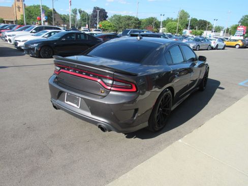 Used 2020 Dodge Charger Scat Pack w/ Dynamics Package RWD image 6