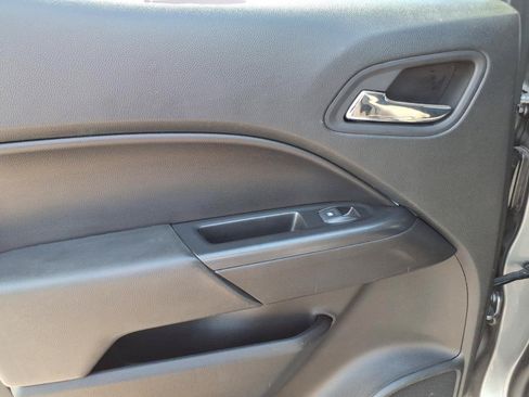 Used 2021 Chevrolet Colorado LT w/ Safety Package RWD image 11