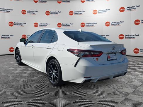 Used 2022 Toyota Camry SE w/ Audio Upgrade Package FWD image 5