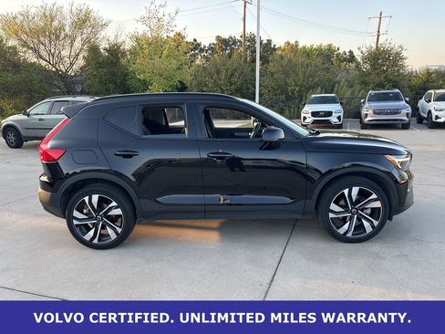 Used 2024 Volvo XC40 B5 Plus image 4