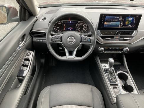 Used 2023 Nissan Altima 2.5 SV w/ SV Premium Package image 16